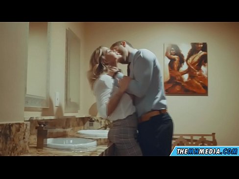 ❤️ Nuair a mheallann blonde busty tú i seomra scíthe poiblí ❤ Porn fb ag porn % ga.passionateembracespotlight.ru% ❌️❤